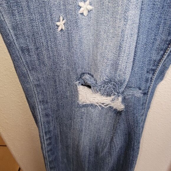 Torrid Premium Boyfriend Jeans Medium Wash w/ Floral Embroidery size 16R - Picture 9 of 9